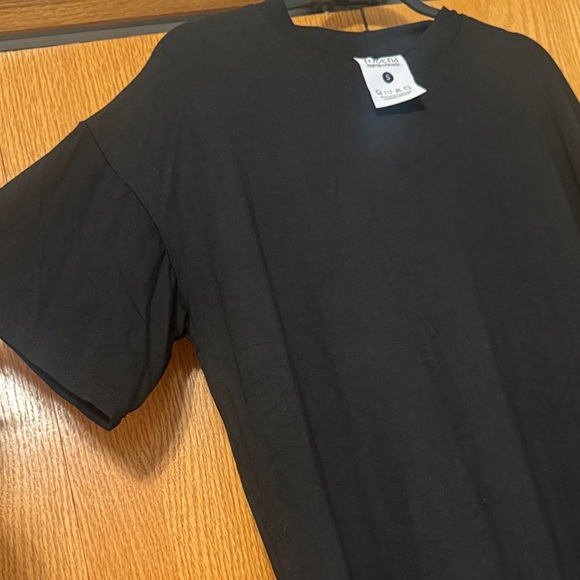 Rovena Black high slit tee shirt dress - Picture 3 of 4